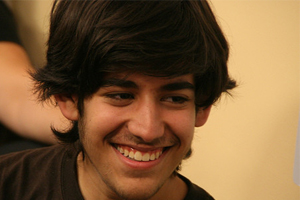 Internet Pays Tribute To Aaron, Fed Charges Dropped